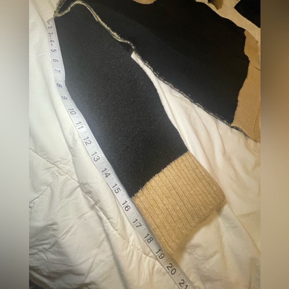 Black and Beige Women’s Boxy/Cropped Sweater 3XL - Picture 3 of 8